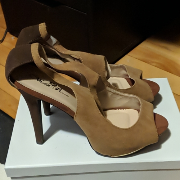 Heels - Picture 2 of 3